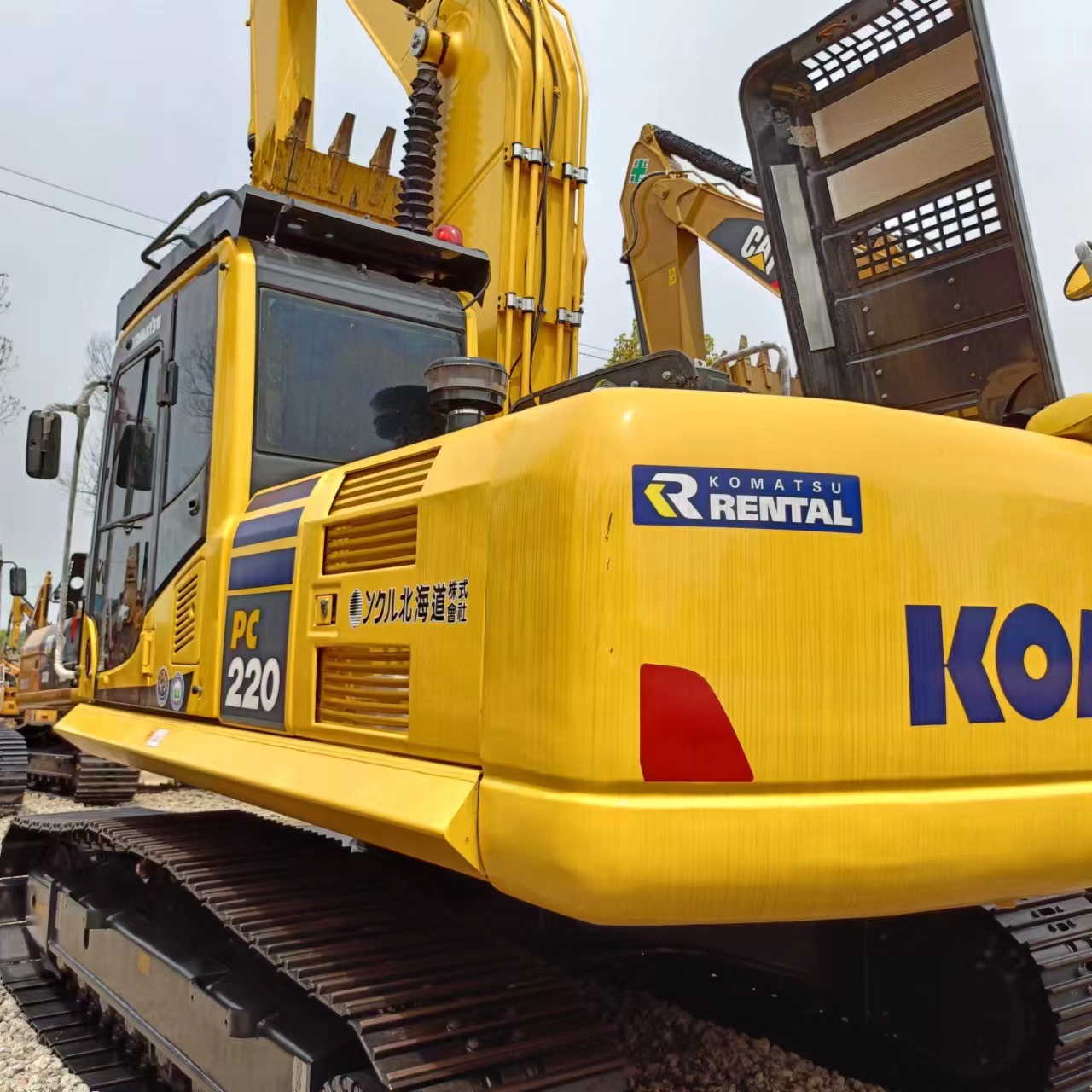 Japan Used Komatsu PC220 Excavator with Original Hydraulic Pump and 22 Ton Capacity