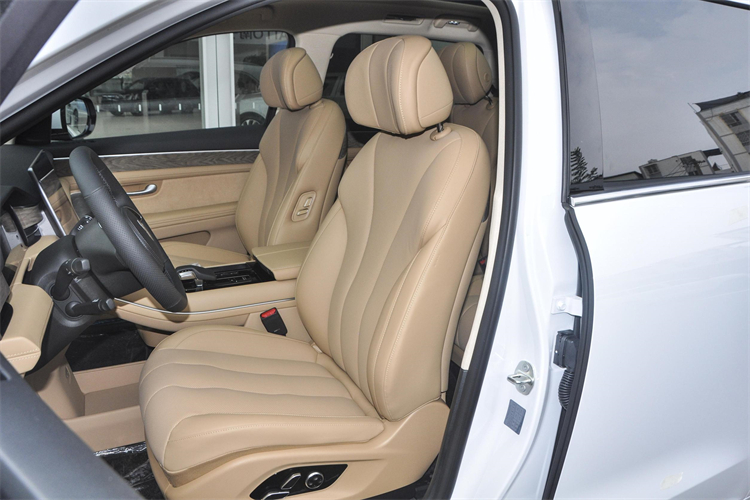 HUA-WEI AITO M7 M5 Second Hand Electric Hybrid Energy Vehicles with 195KM Pure Electric Range and 7.8s Acceleration Time