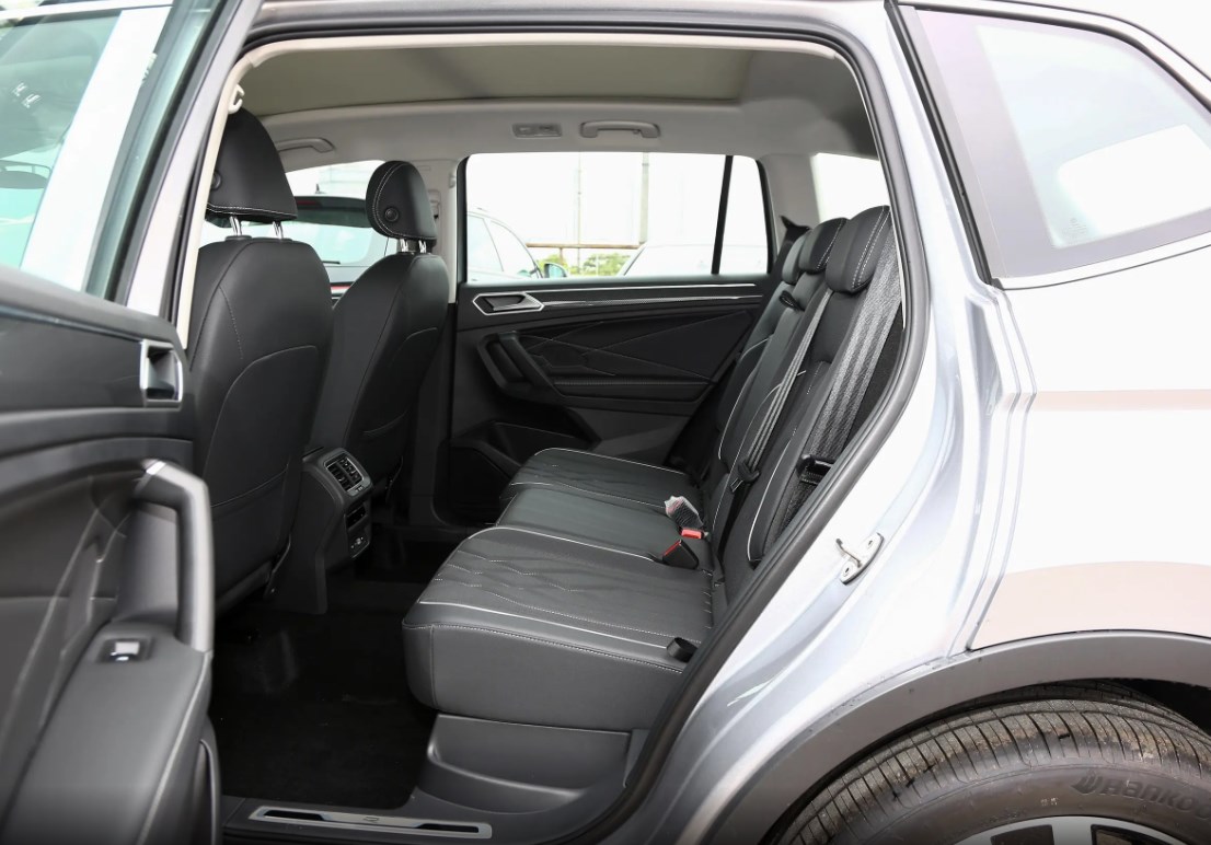 Top Sale 2023 VW Tiguan L 330TSI R-Line 2.0T 186Ps FWD SUV with 4 Airbags and Multi-function Steering Wheel