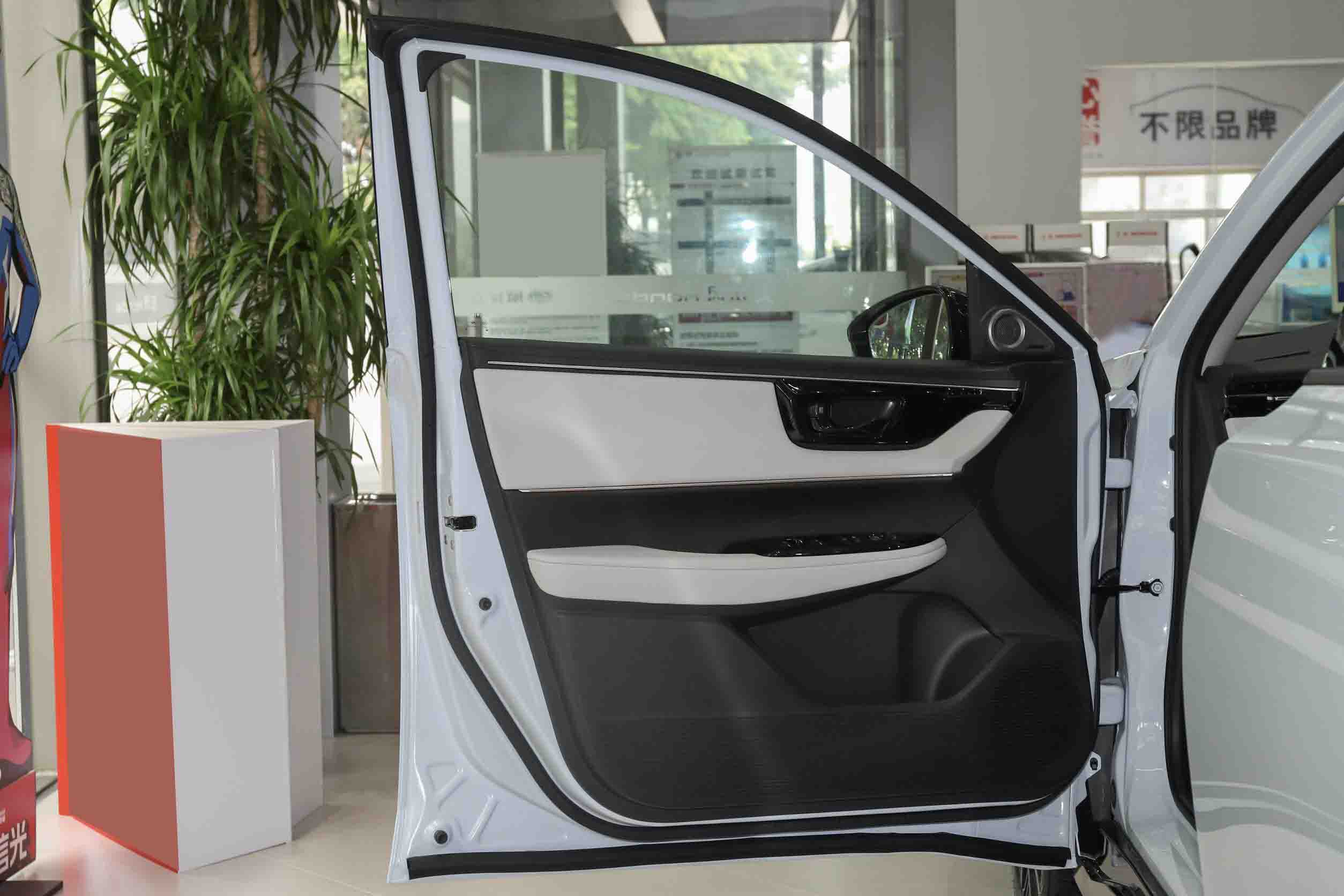 2024 Dongfeng Hondas eNS2 Pure Electric SUV 5-seat Sports Car with 2735mm Wheelbase and Ternary Lithium Ion Battery