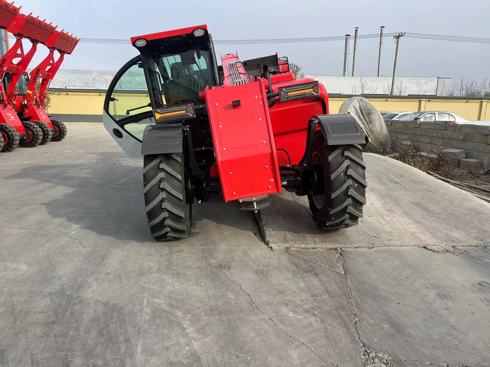 SNSC 4 Ton Telehandler Telescopic Forklift With 4x4 Driving Wheels And Yuchai Engine