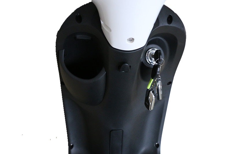 2019 Thunder White Moped Scooter Electric With Pedal Charging Time 6-8h Display LED/LCD