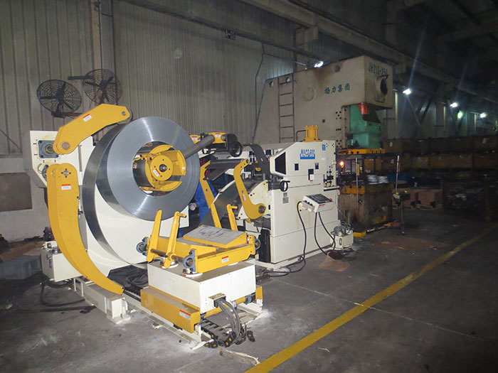 Fast - Speed 2 In 1 Feeder , Small Uncoiler NC Servo Roll Feeder Machine