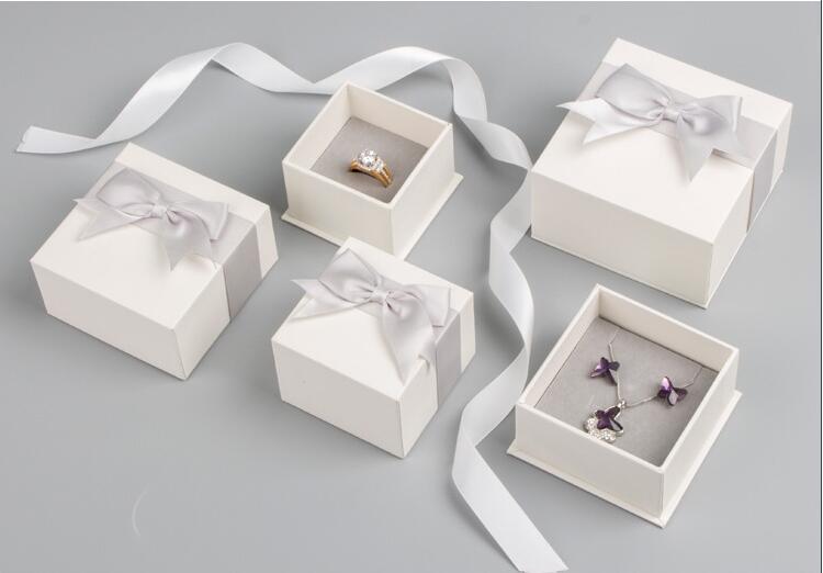 Small Personalized Necklace Decorative Jewelry Gift Boxes with Logo Packaging Paperboard