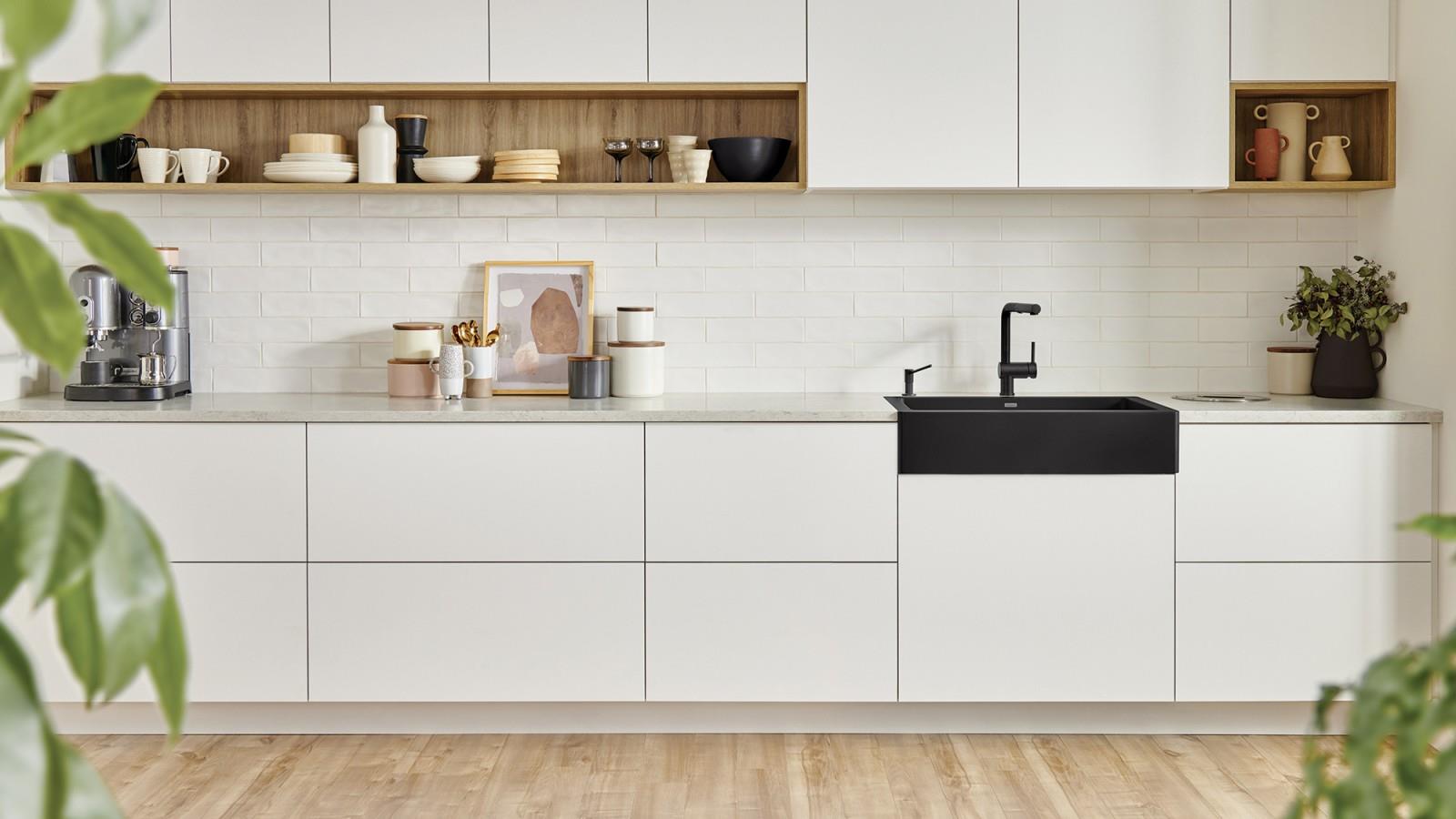 Customized White Matte Kitchen Cabinets with Spice Basket and Quartz Stone Countertop