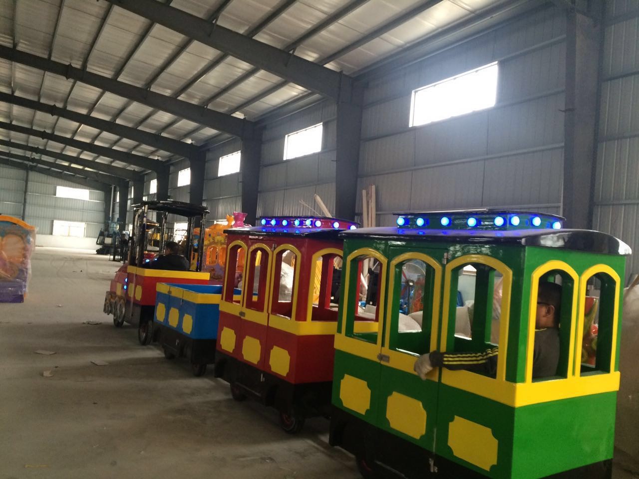 Durable Trackless Kiddie Train Rides 19 Kids LED Lighting Scratch Resistant