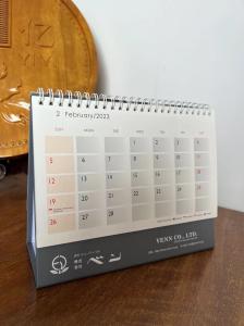 Quality PMS Color UV Varnish Paper Desk Calendar Paper IIIustrator 128gsm wholesale