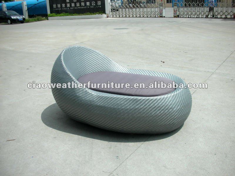 Experience the Perfect Outdoor Lounging with Our 100% Handwoven Aluminum Frame Rattan Fabric Sun Lounger