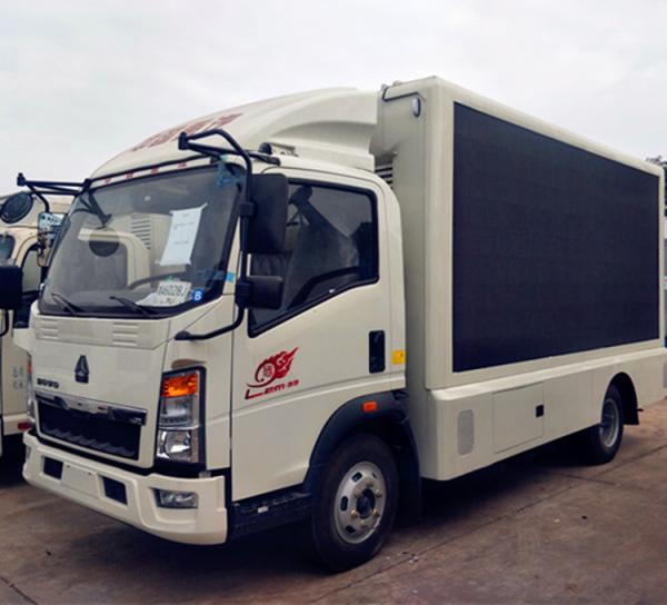 Waterproof Digital Advertising Truck 90km/H , Electronic Billboard Truck Loop