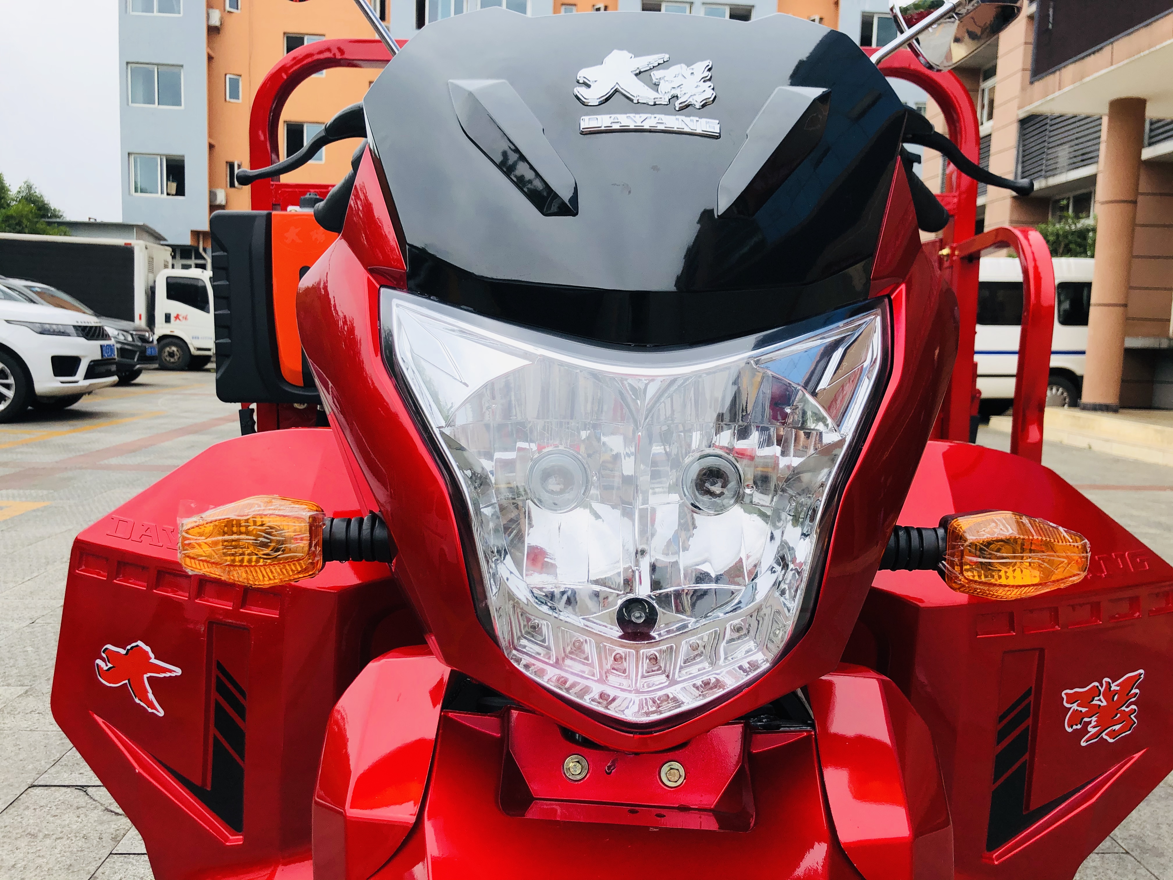 Open Body Type Tricycle with Powerful Engine 200CC/250CC/300CC Three Wheel Motorcycle