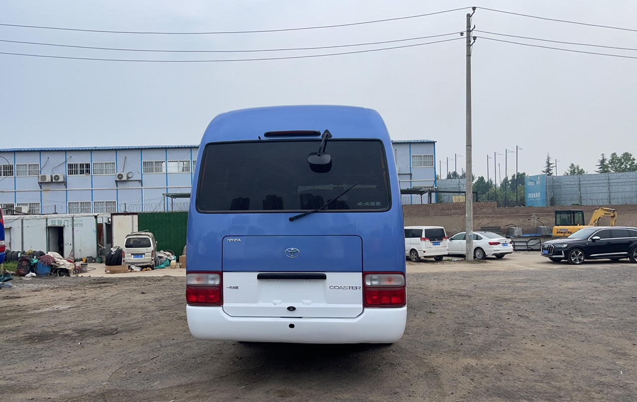 Deisel Fuel Tourist Luxury Bus 25 Seater 30 Seater Used Toyo Ta Coaster Mini Bus