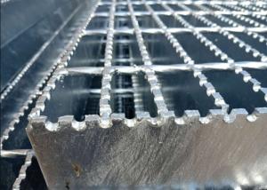 32×3 270g/M2 Zinc Coated Galvanized Serrated Bar Grating 8mm Cross