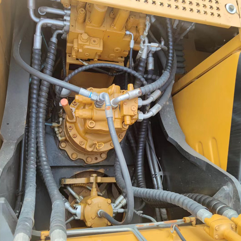 Used Sany SY215c Crawler Excavator 21.5 Ton with Original Color and 4.9L Displacement