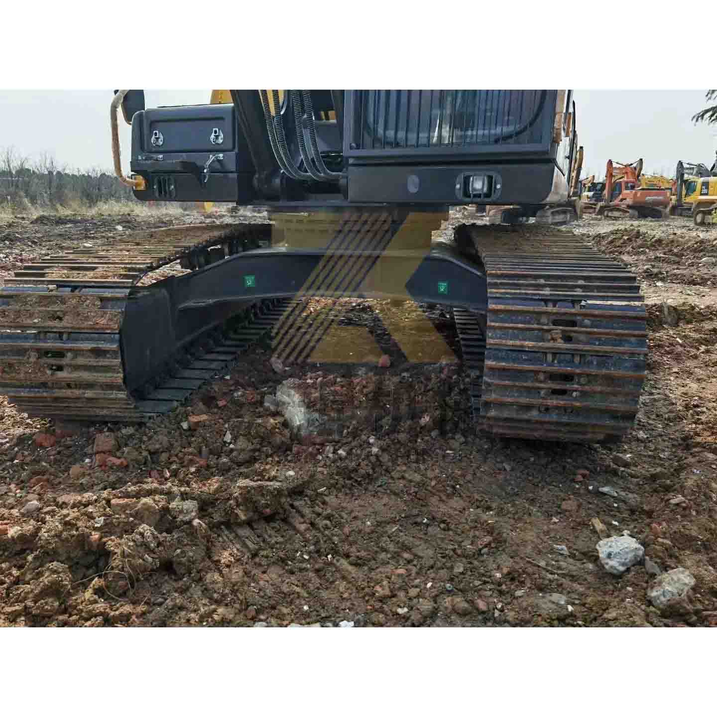 Used Volvo EC210 Excavator 976 hours 1.0m³ bucket capacity.