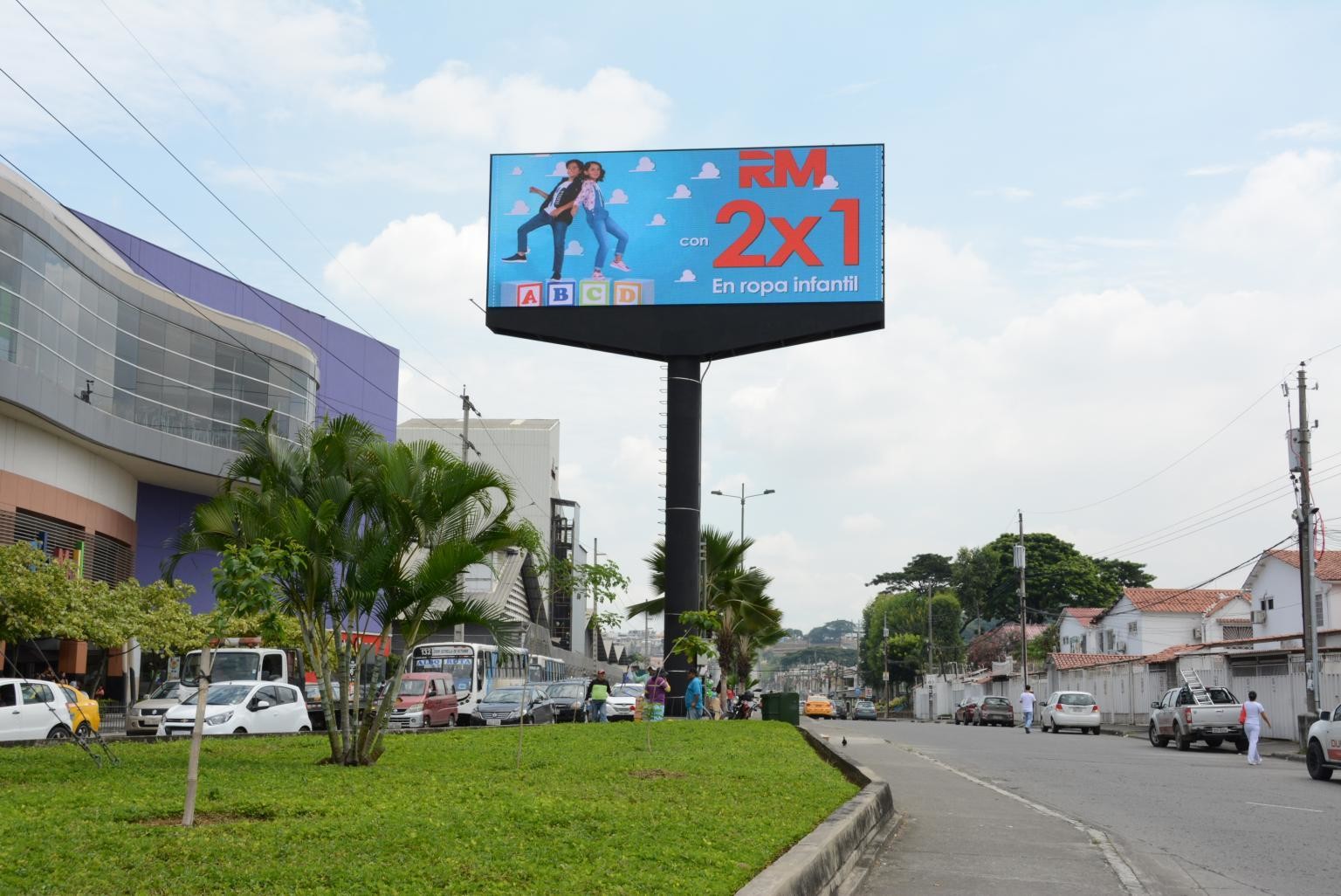 GCL P4mm P5.57mm P6.67 Curved Outdoor Waterproof LED Video Display Billboard Panel Size 960*960 mm