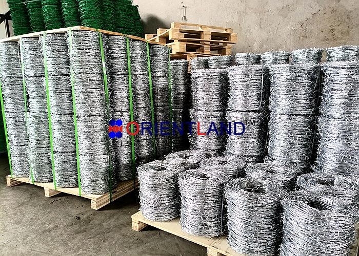 2.0mm Double Twist Barbed Wire 200m Barbed Wire Fencing 5inch Barb Spacing