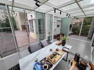 Quality Luxury Prefab Outdoor Glass Sunroom High Light Transmission wholesale