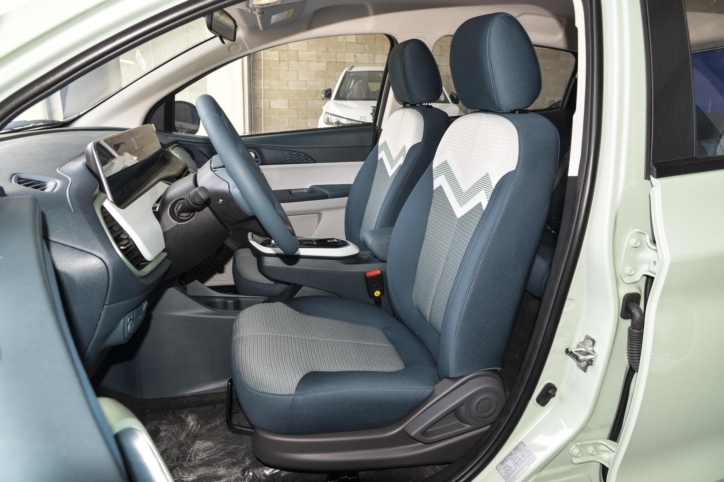China Electric Car ChangAn Benben E-star 5 Door 5 Seats High Speed 101km/h Range 310km Low Price High Quality Full Versi