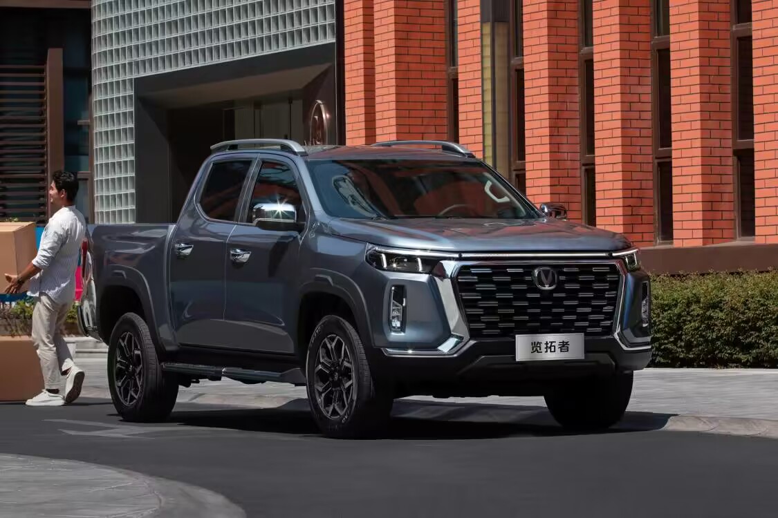 2023 Changan Lantuozhe 2.0T Diesel Car Pickup with LED Headlight and Left Steering Stand Out from the Crowd