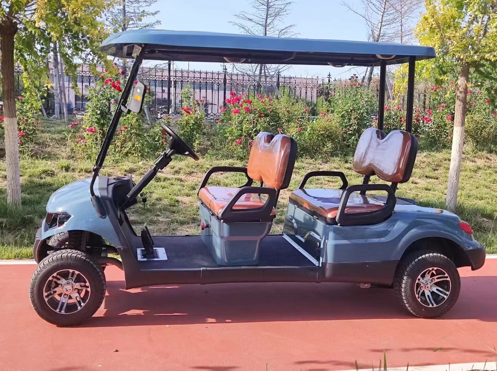 Enduring classics, this golf cart with four seats, powered by a high-efficiency motor, effortlessly tackles slopes. Its intelligent control system