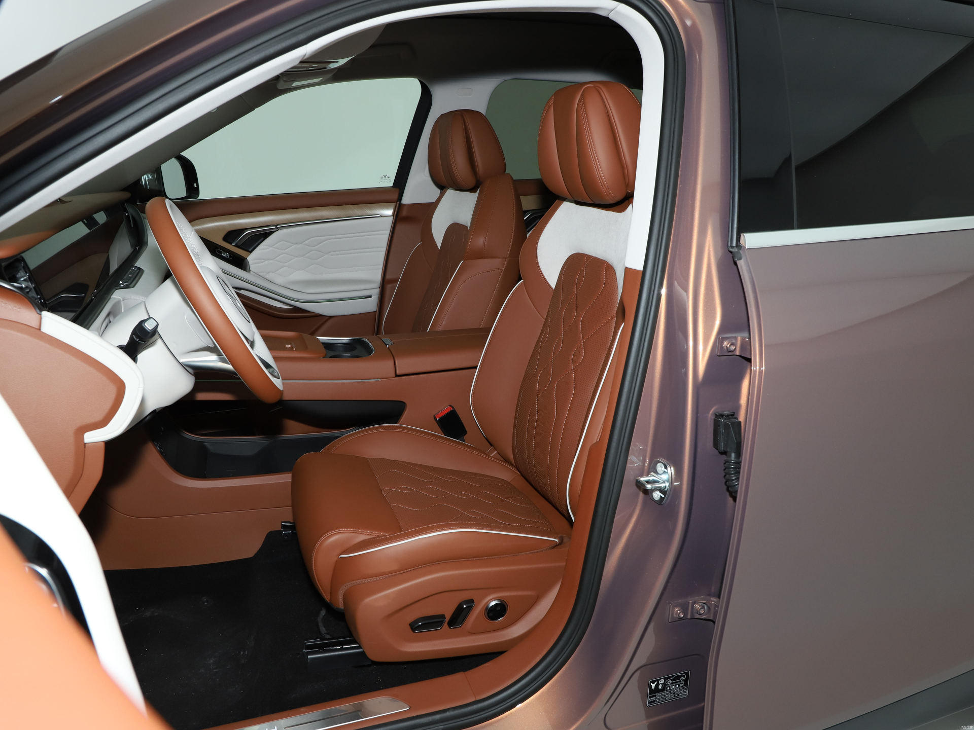 2024 VOYAH Free Extended-Range Pure Electric Luxury SUV Car 1.5T 150 HP L4 Motor with 4 Doors and 5 Seats 4x4 Energy Vehicle