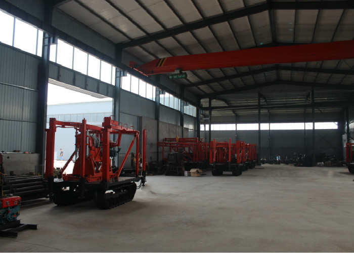 GK-200 Geological Drilling Rig , Crawler Type Hydraulic Water Well Drilling Rig