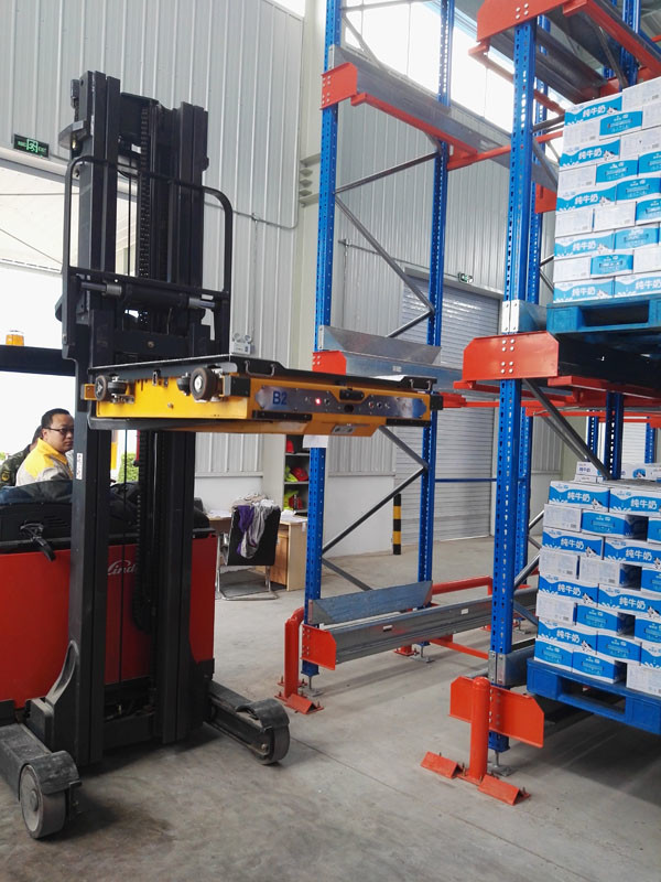 Dense pallet shuttle shelving systems for pharmaceutical factory with SS400/Q345B steel