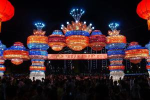 Quality Large Artificial Fabric Lantern , Custom Made Outdoor Christmas Lanterns wholesale