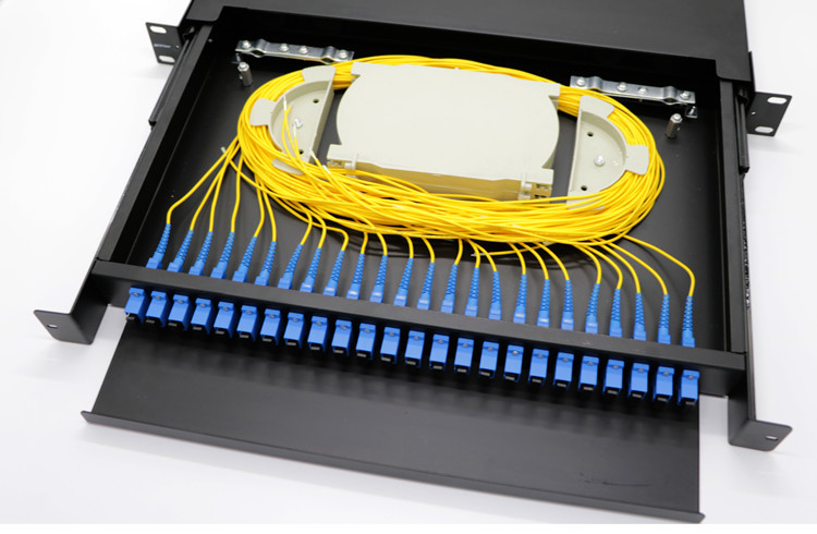Light Weight Fiber Optic Terminal Box 24 Ports FTTH Rack Drawer Type With Patch Panel