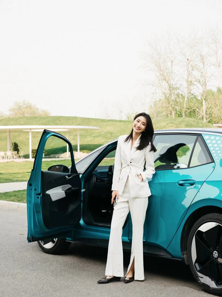 Electric Motor 2024 VW ID3 Pure Electric Car with 170 Horsepower and 5-Door 5-Seat Hatchback Body Structure Direct