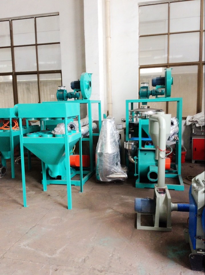 Steel Blade PVC Pulverizer Machine Vibration Principle Compact Size Energy Saving
