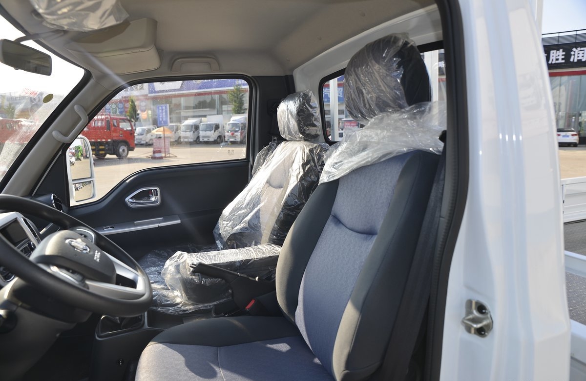 Normal Driver's Seat Double/Single Cabin 1.9t Loading Capacity Flat Cargo Truck with ESC