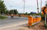 Yellow Red Highway Roller Barrier with Diameter 245/350 Mm EVA / PU / Polyuretha