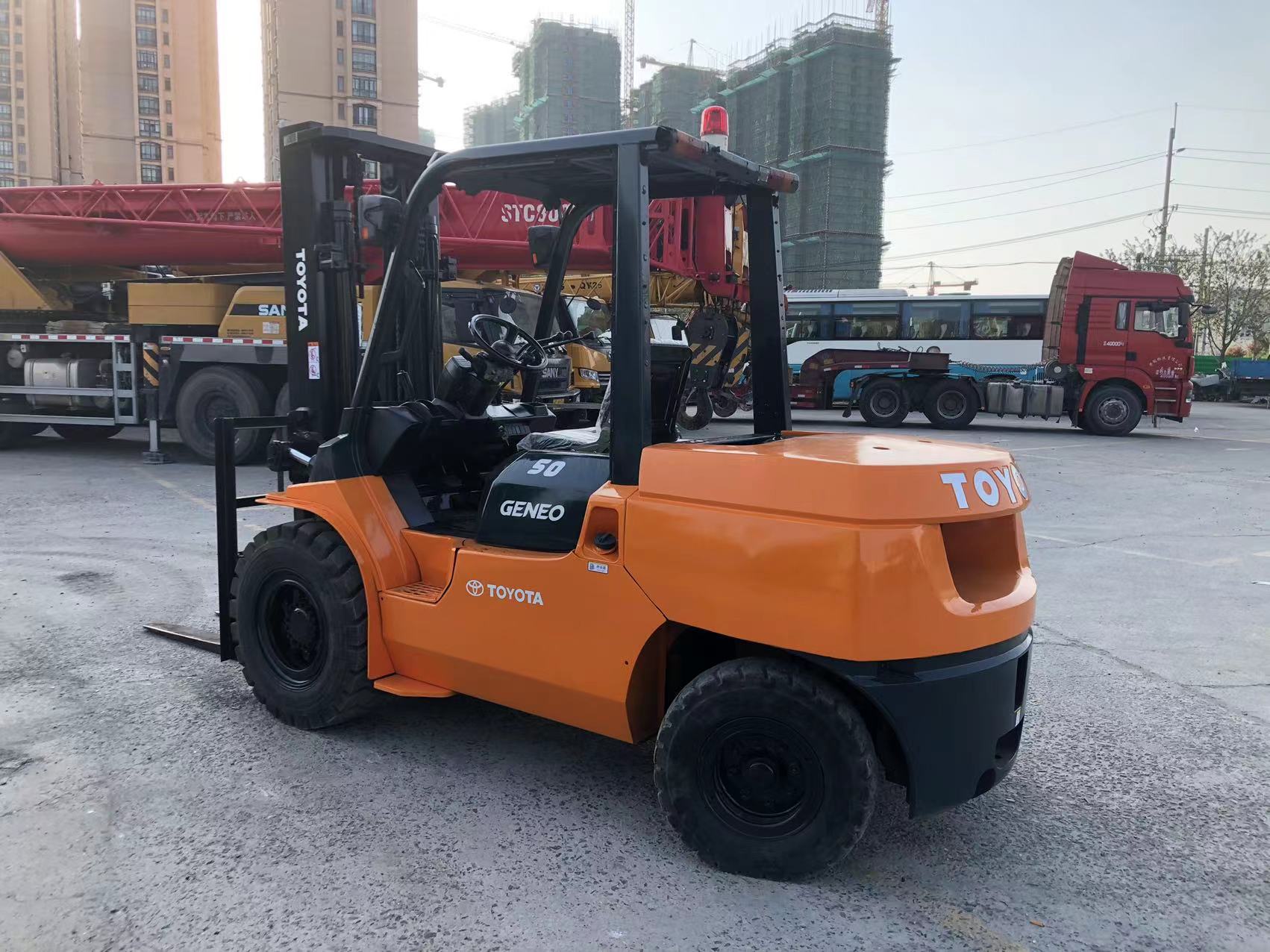 Powerful 5 Ton Used Diesel Forklift for Warehouse Material Handling