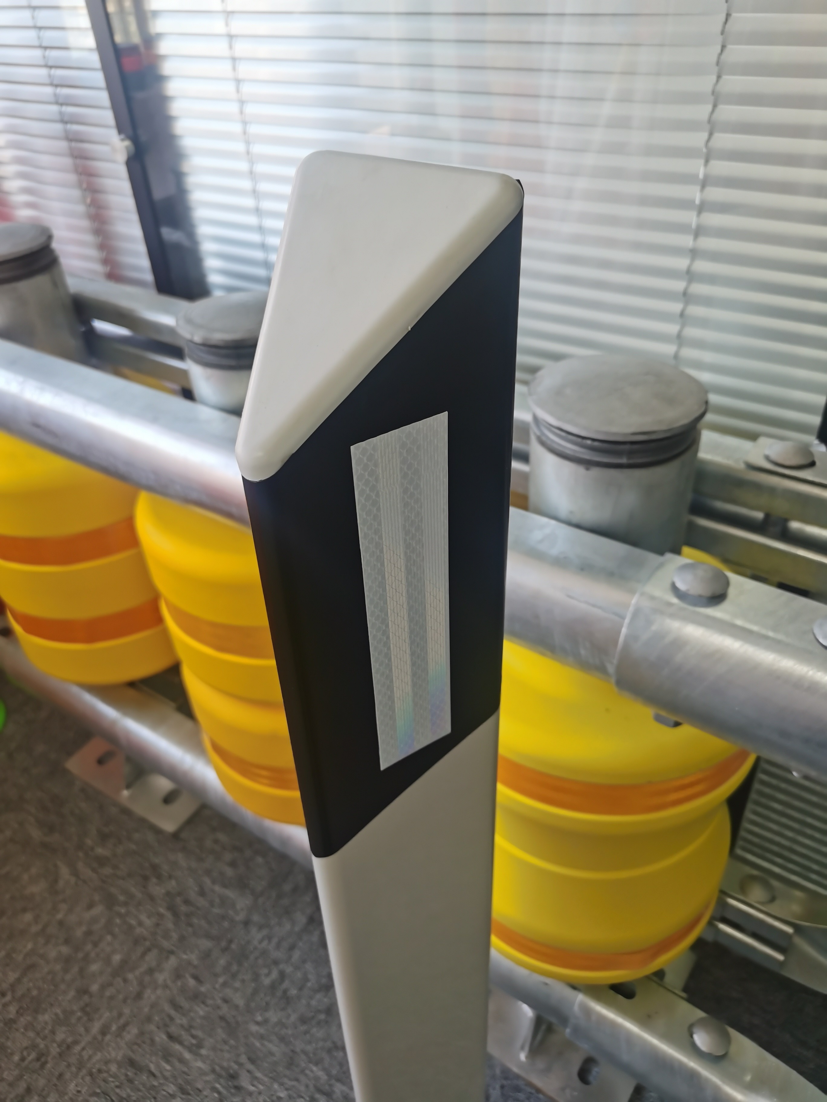 Reflective Guardrail Reflector 1250 X 125 X 100MM Triangle Traffic Post Delineators