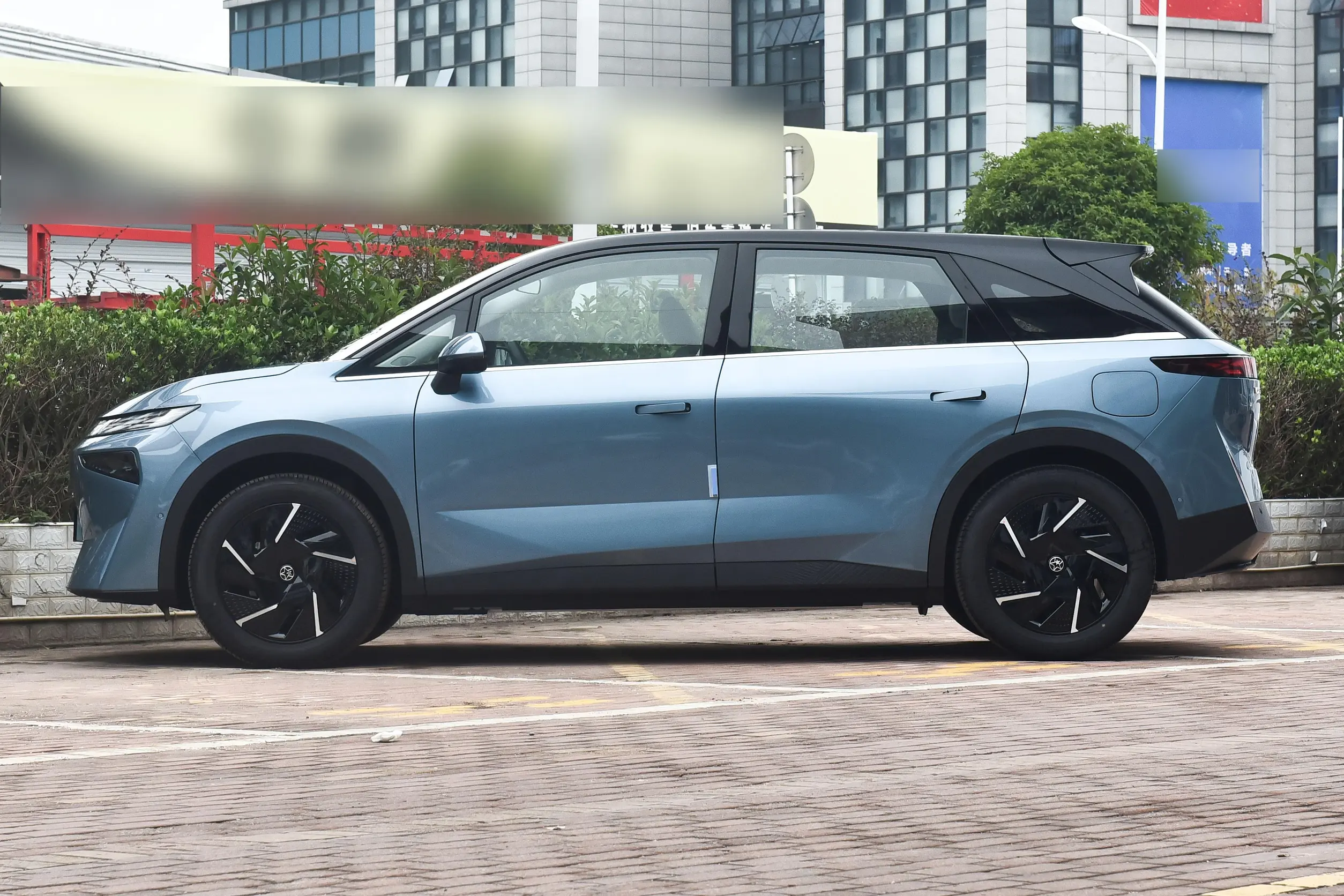 Venucia VX6 Electric Car High Speed Electric Vehicles with Max Speed 165km/h at 2850mm Wheelbase