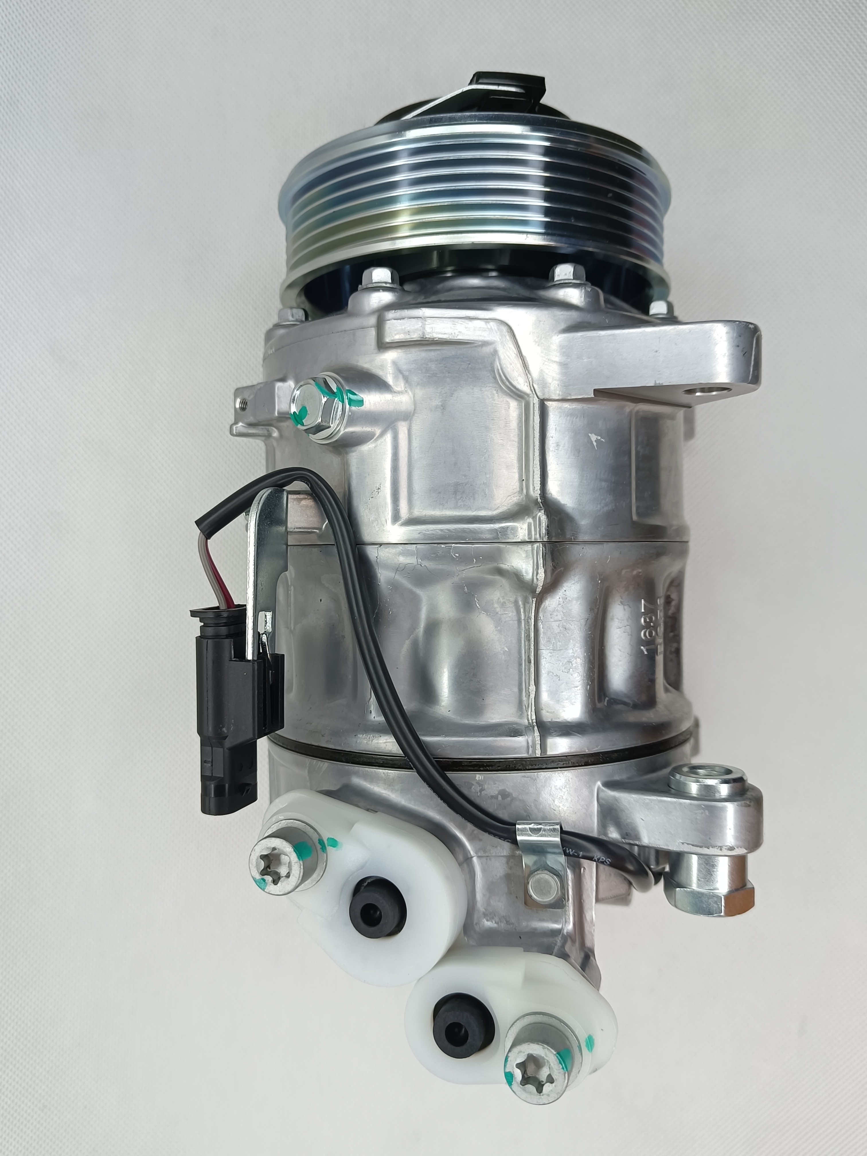 Auto Ac Conditioning Compressor For BMW F49 64527945819 Compressor Assembly
