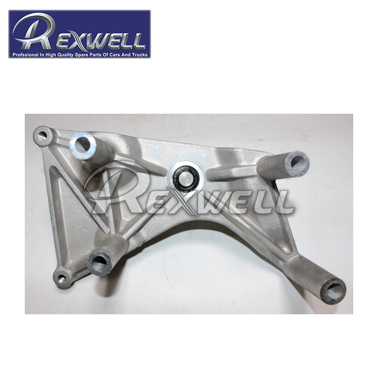 OE NO. MD143208 Engine Water Pump Bracket for Mitsubishi Pajero Montero V33W V43W