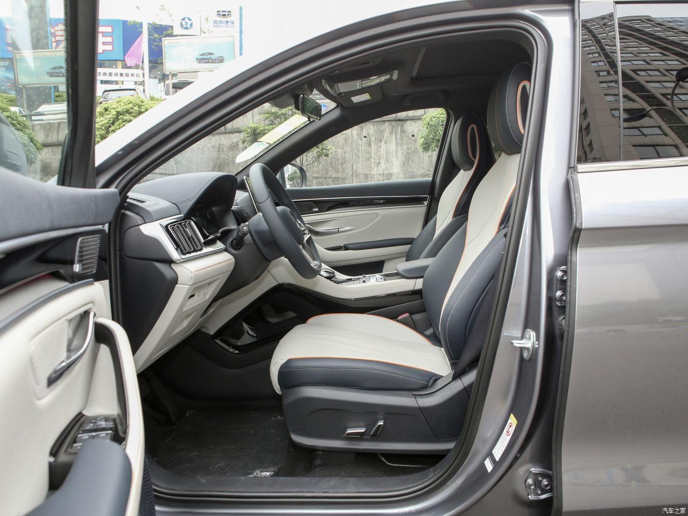 White Color Hybrid Sedans 5 Seats 600KM Electric Small Suv Cars