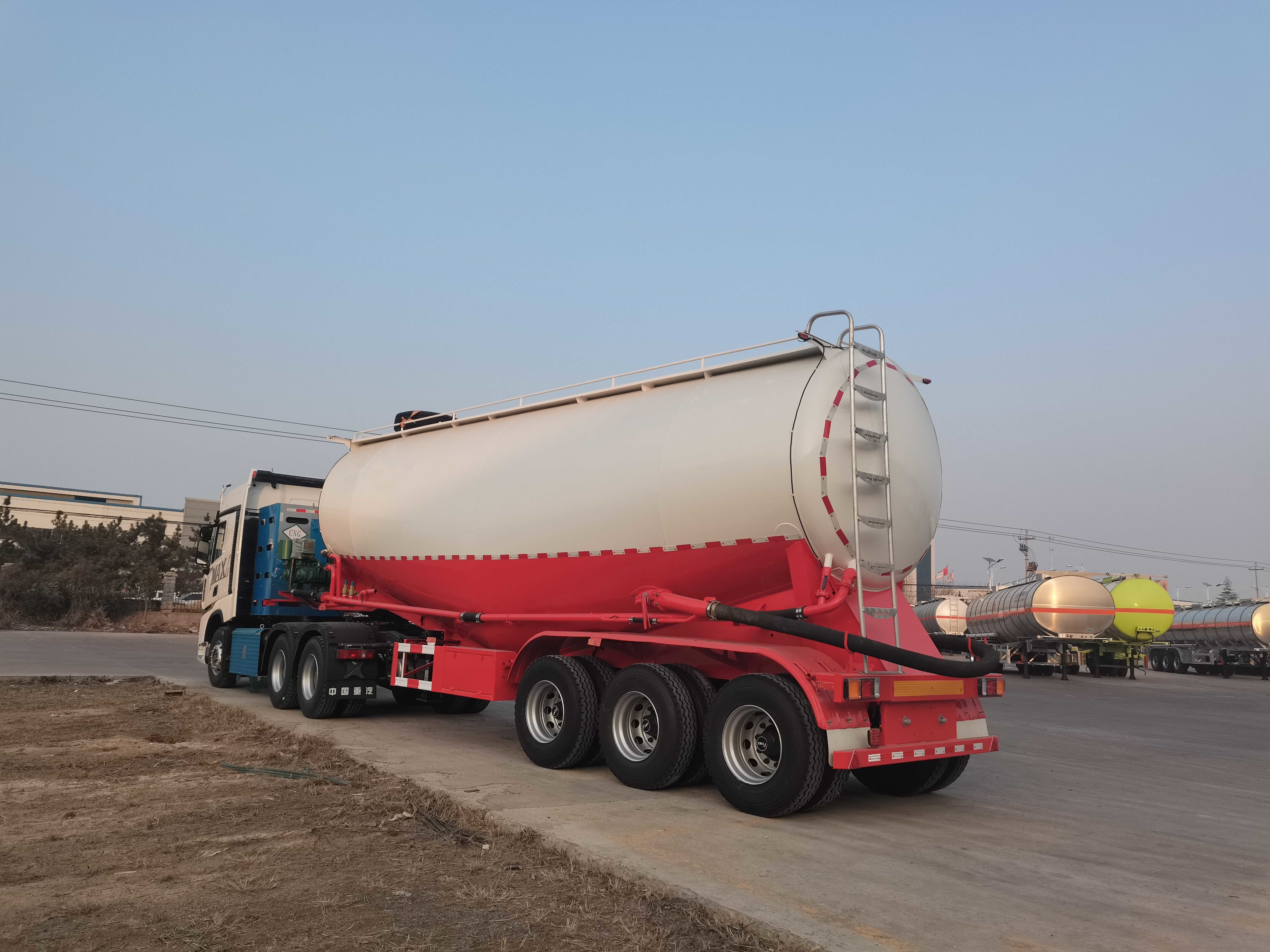 Bulk Cement Tanker Semi Trailer 10000 Gallon 40 Cbm Dry Cement Trailer