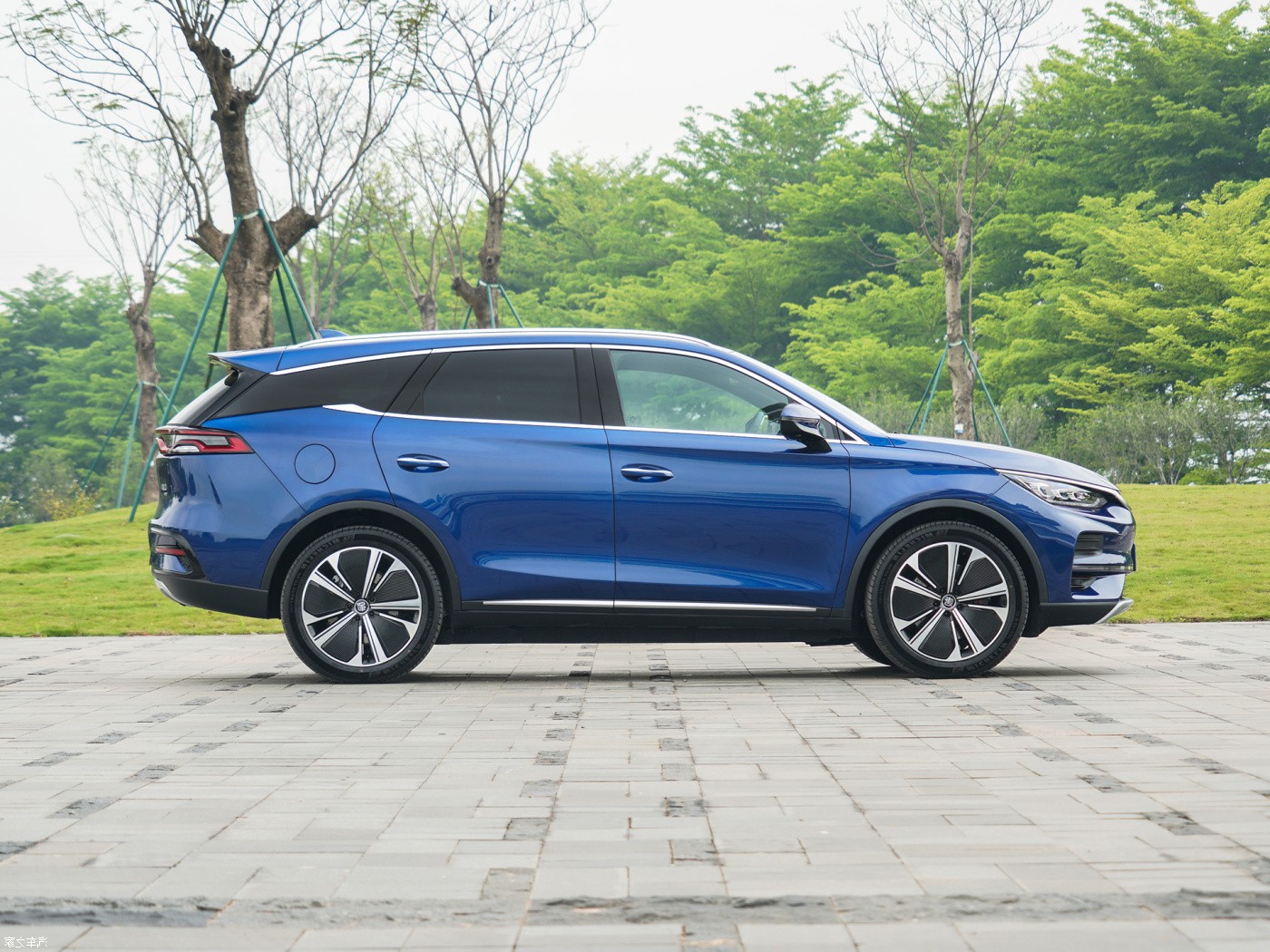 Byd Tang 2022 600 km endurance medium sized seven-seat high-speed SUV electric vehicle hot sale new energy car