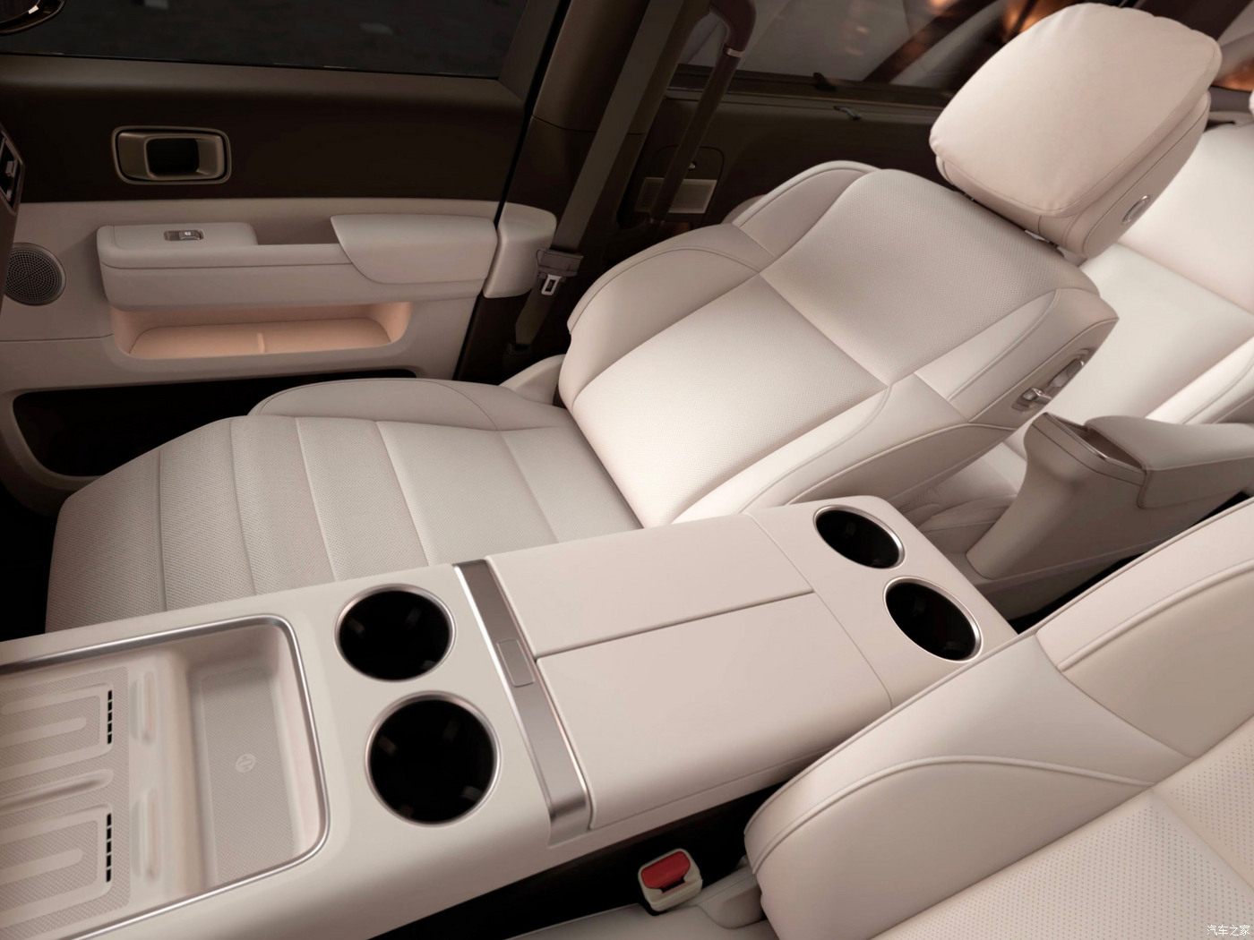 Electric 7 Seat MPV Lixiang Mega Luxury 5-door Body Structure and 4WD Cars with Pure Electric Vehicle