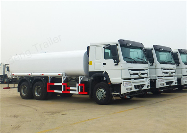 SINOTRUCK Howo Vacuum Tank Truck , 309KW Power Tanker Truck Trailer