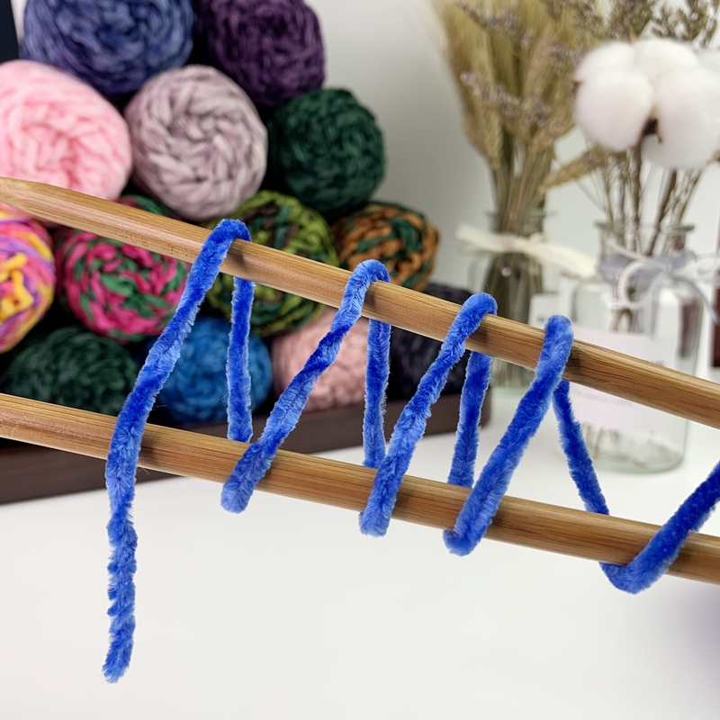 1/3.5NM 100% Chunky Velvet Dyed Polyester Yarn Crochet For Hand Knitting