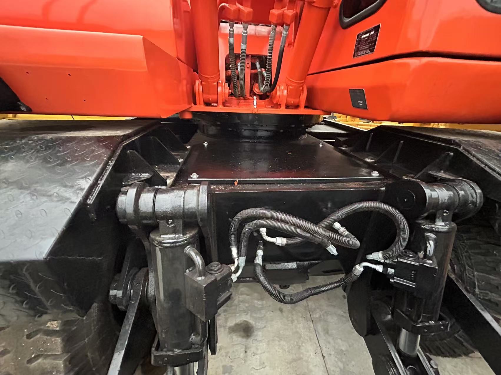 Hyundai Cummins Wheeled Excavator Super High Cost Performance