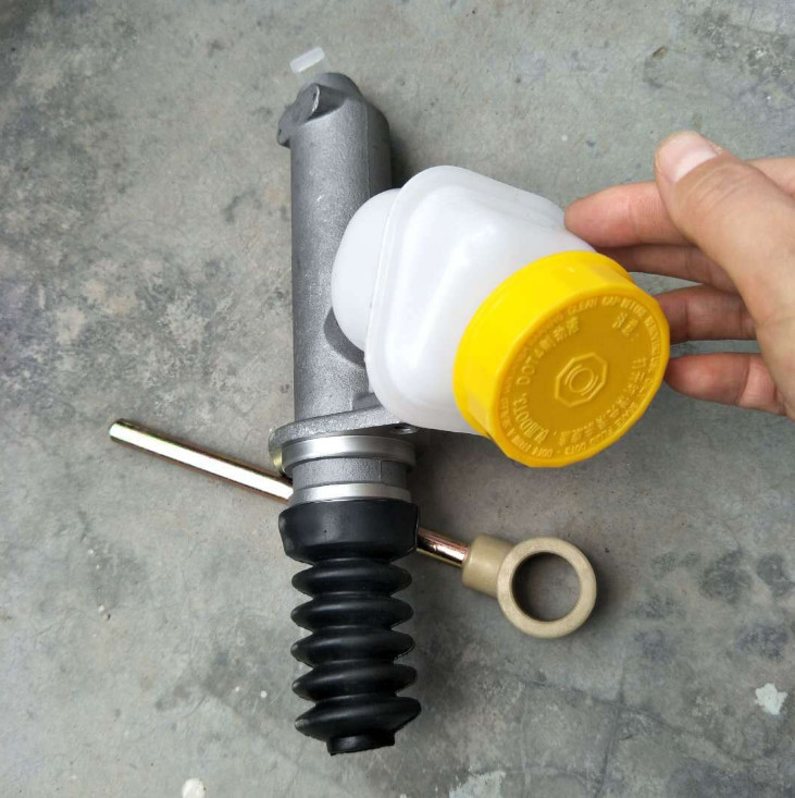 SINOTRUK HOWO TRUCK PARTS CLUTCH MASTER CYLINDER WG9719230013 WG9719230023-WA7