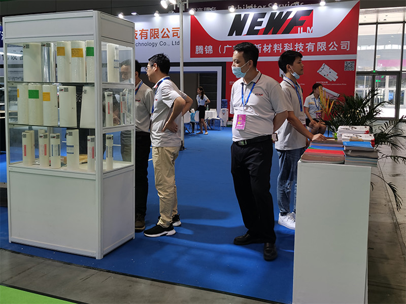 3000m Heavy-Duty Roll of Ultra-Printable VMPET Film 12μm Advanced Silver Metallic Coating 97% Reflective Radiant Barrier
