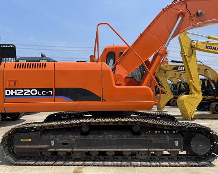 Used Earth Digger 22 Ton Doosan 220 Excavator DH220LC-7 Engine 21400 K