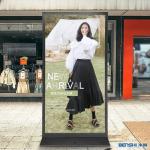 IP65 Waterproof Outdoor Totem Signage 85 Inch High Brightness Advertising