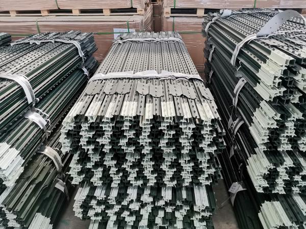 Cheap Heavy Duty Metal Studded T Post Green Fence Low Carbon Steel Material for sale